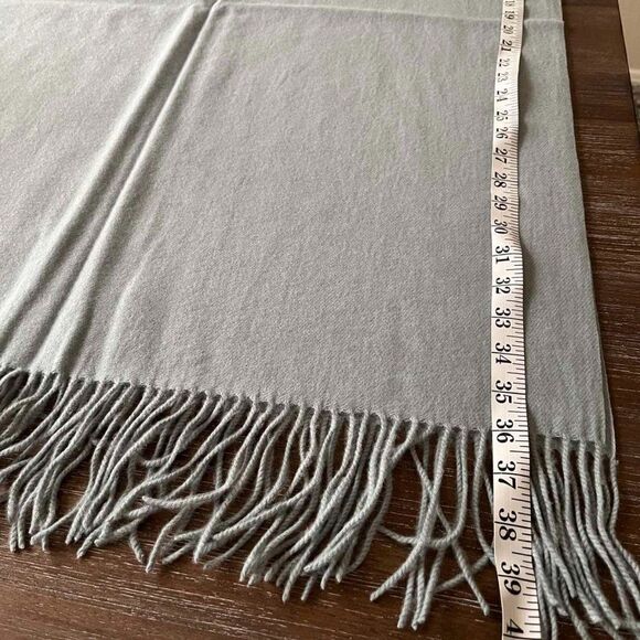 Blue Soft  warm scarf is a mixture of  polyester and viscose condition is new - Picture 7 of 8